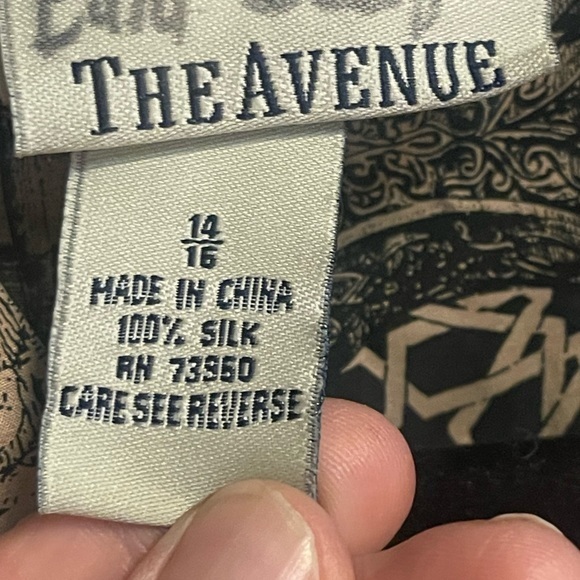 The Avenue 100% Silk shirt tan‎ and black size 14/16 - Picture 4 of 7